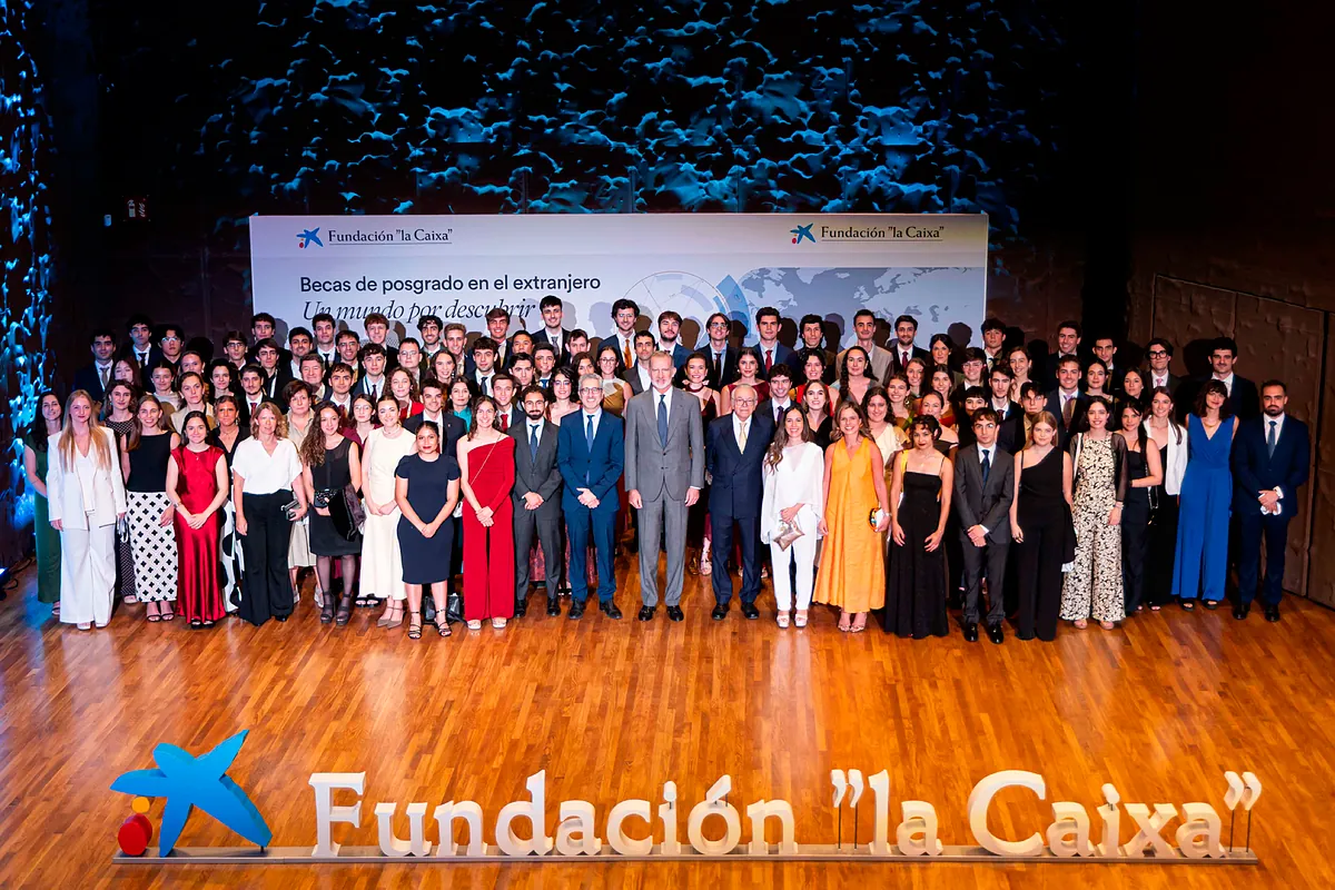 Cien universitarios reciben becas de Fundación La Caixa