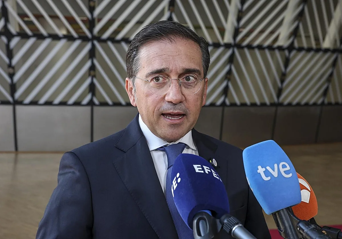 Albares exige a Feijóo que desautorice a Rajoy por sus palabras «intolerables» sobre la selección francesa