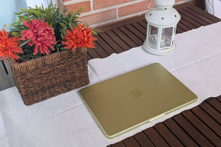 Tras subir de precio, ahora vuelve a bajar: así es la nueva oferta del MacBook Neo