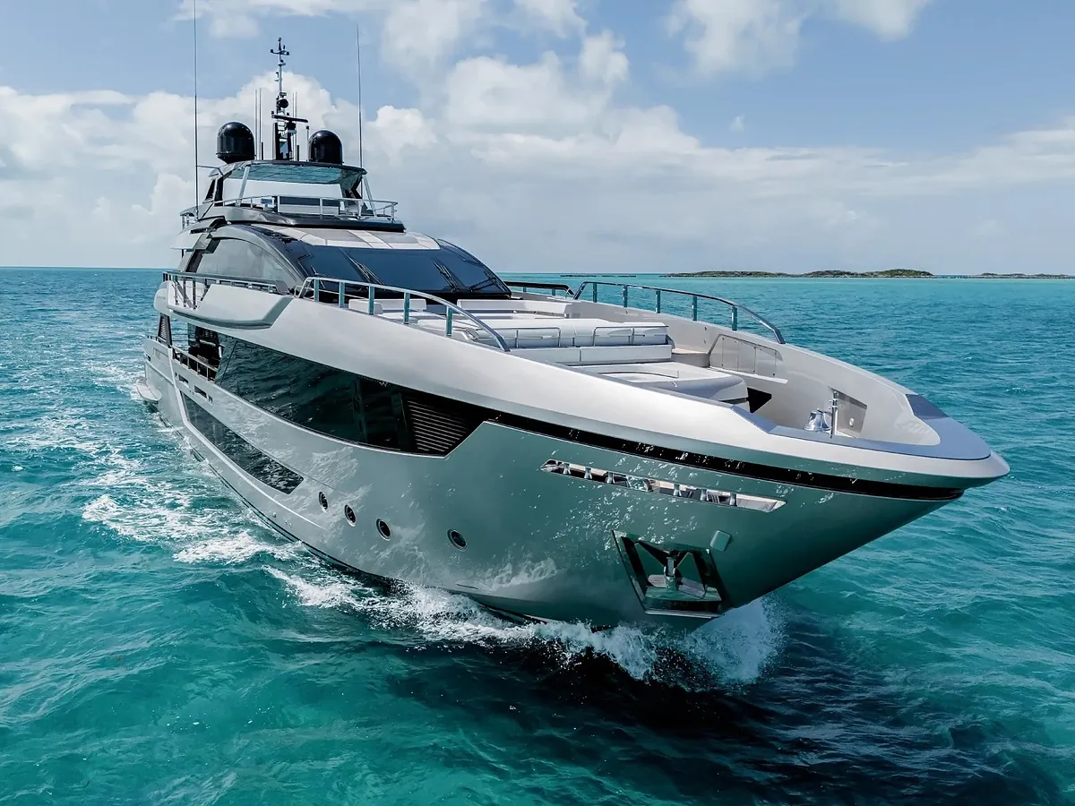 El nuevo yate Seven de David Beckham de 22 millones navega sigiloso por la Costa Azul