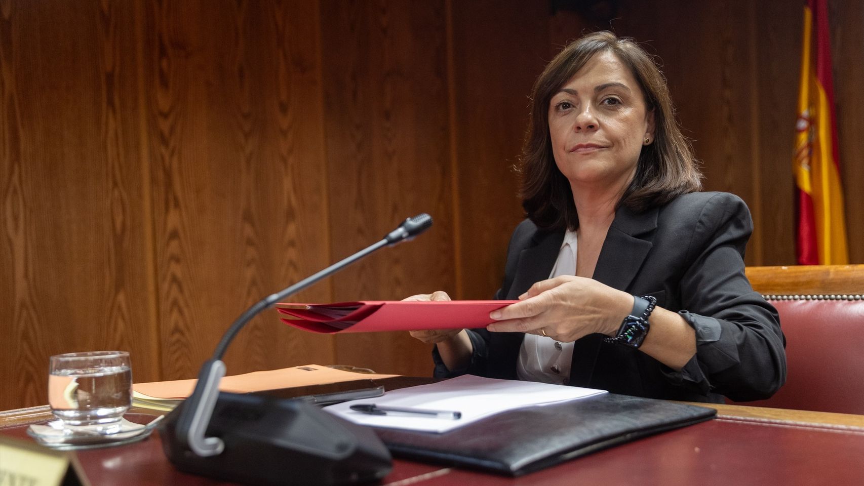 El juez del 'caso Leire' cita como investigada a la gerente del PSOE por su intervención auxiliar en los pagos a la trama