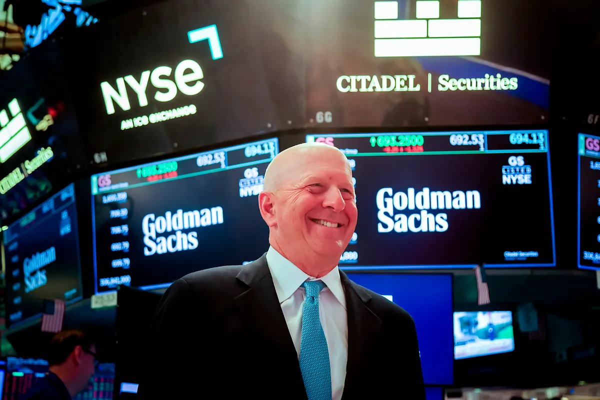 Goldman Sachs obtiene un resultado récord de 12.258 millones de dólares, un 45% más