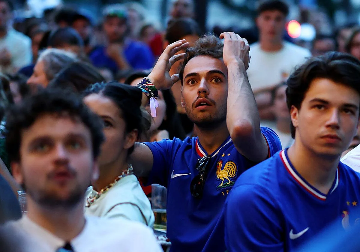 El tiki-taka español silencia los Campos Elíseos en París: «Francia ha estado irreconocible»