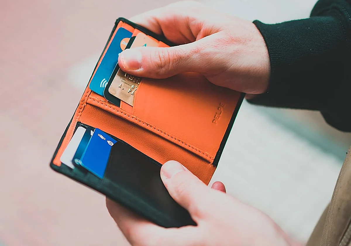 Los mejores tarjeteros y carteras de piel para hombre, algunas con sistema de bloqueo RDIF