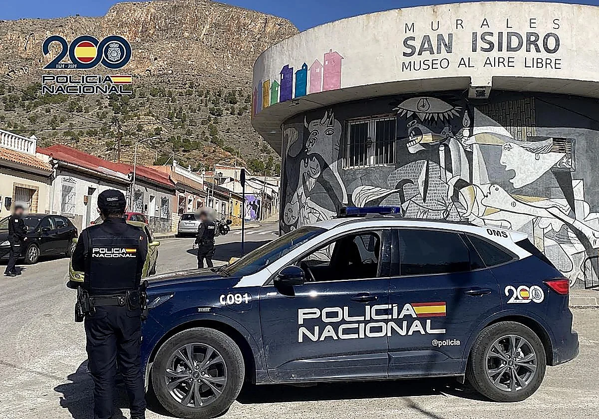 Detenido en Alicante por disparar y golpear a dos familiares de su expareja durante el partido de España