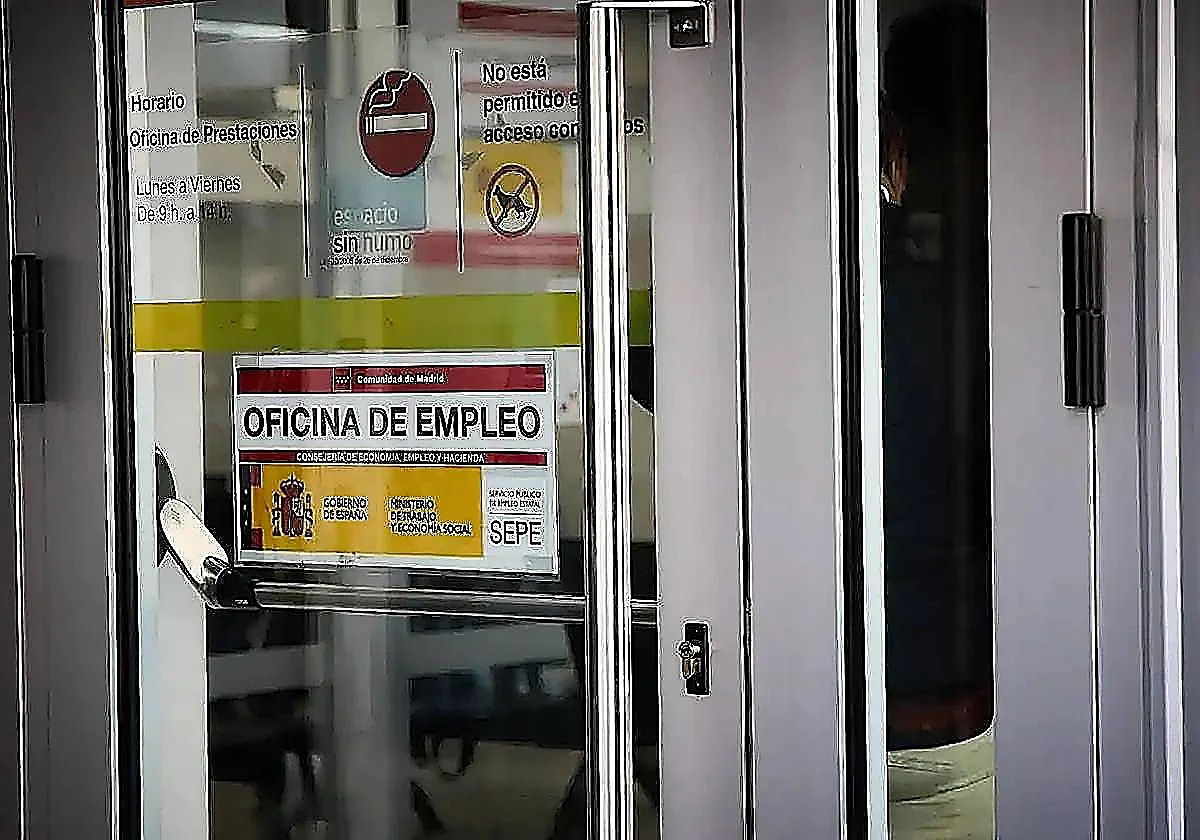 Multa de 1.242 euros por cobrar 4.970 euros de subsidio por desempleo mediante una relación laboral ficticia