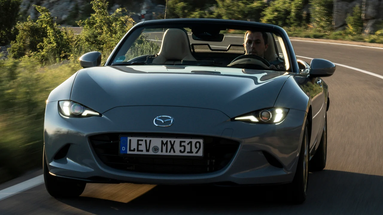 El Mazda MX-5 2027 se renueva sin renunciar a su esencia, pero con una importante baja en su gama
