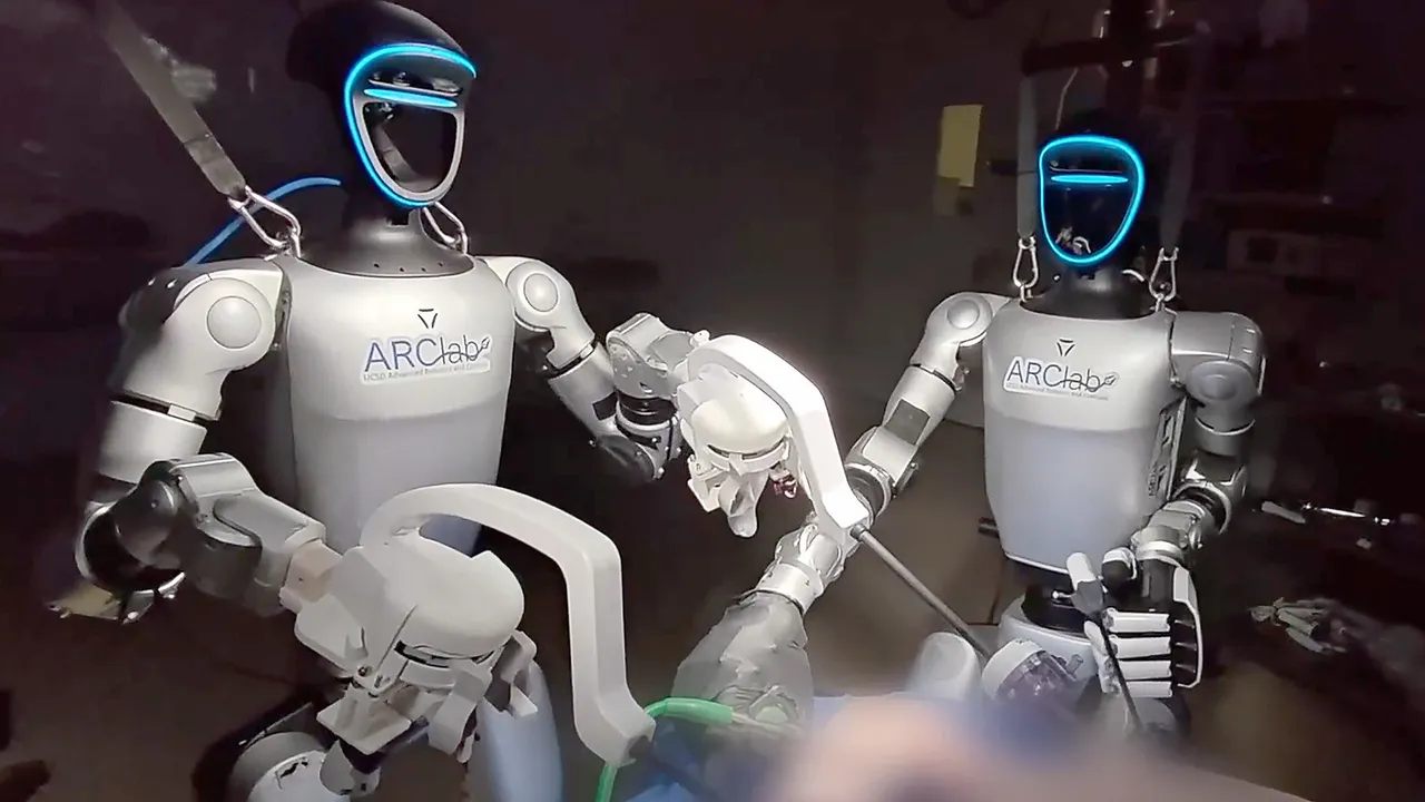 El primer ensayo de cirugía realizada por un robot humanoide ha sido un éxito