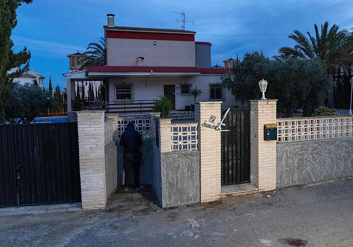 Alleged squatters kill two men sent by owner of a luxury villa in Spain to evict them