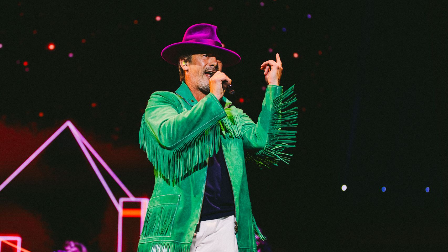 La gran fiesta disco de Jamiroquai en Sevilla: a la plaza de España solo le faltó una bola de espejos