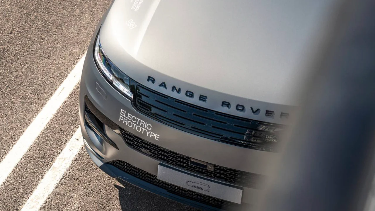 El nuevo Range Rover Sport eléctrico ya no se esconde, el SUV de lujo con 550 CV y hasta 530 km de autonomía