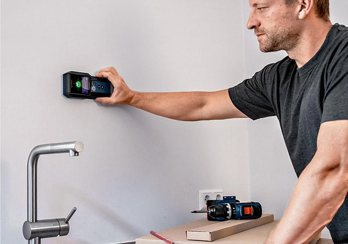 Evita sorpresas a la hora de taladrar con este detector de paredes de Bosch Professional