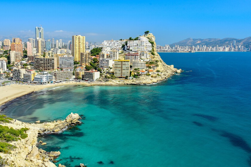 El mar de Benidorm se ha calentado tres grados en solo cinco años. El dato asusta, pero la ciencia tiene una explicación