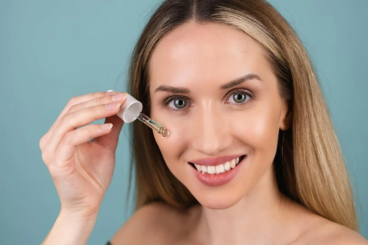 Si quieres una piel hidratada y sin brillos, necesitas el sérum Anthelios de La Roche-Posay