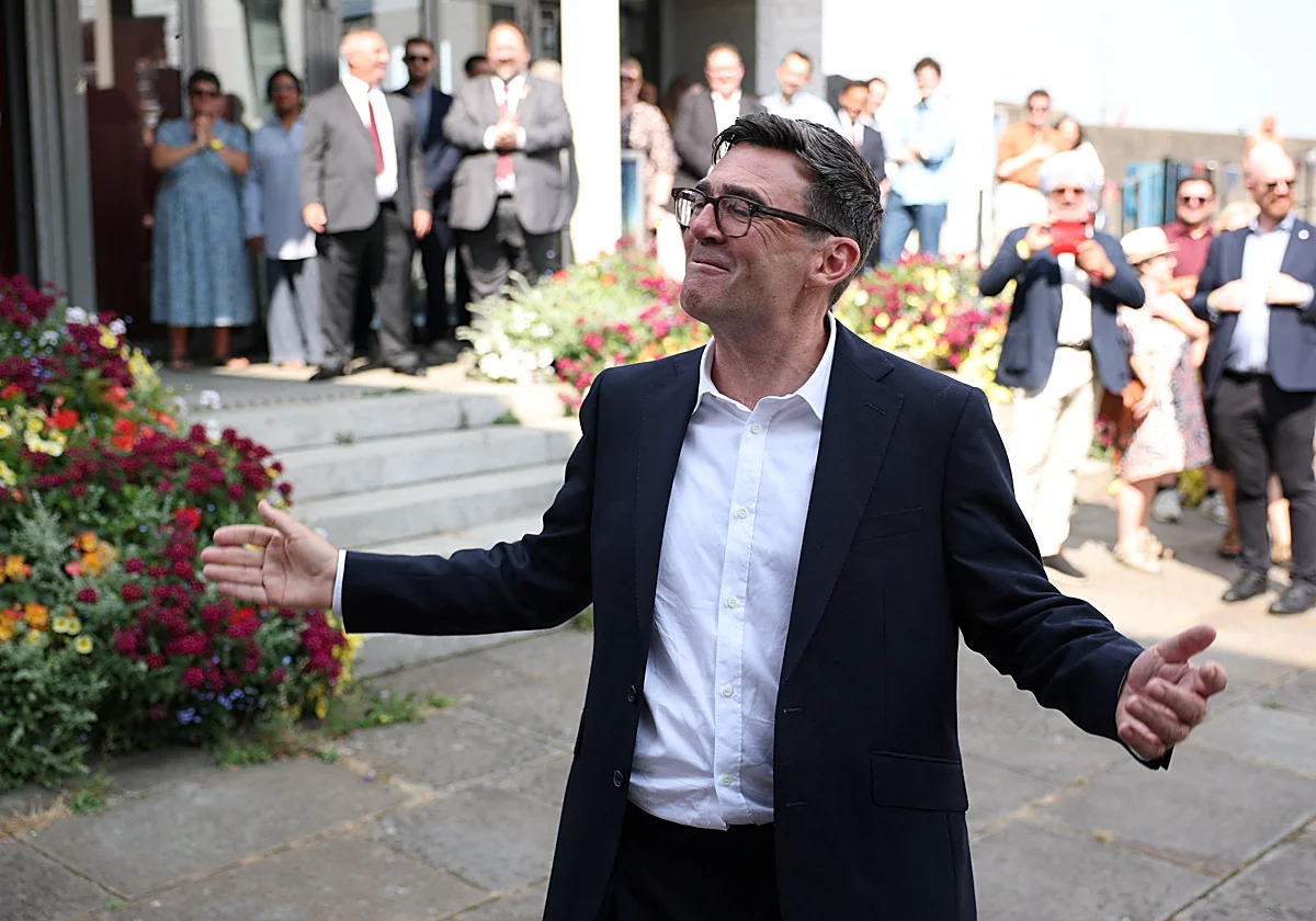 Burnham asume el liderazgo del laborismo británico «con un plan para batir a la nueva derecha»