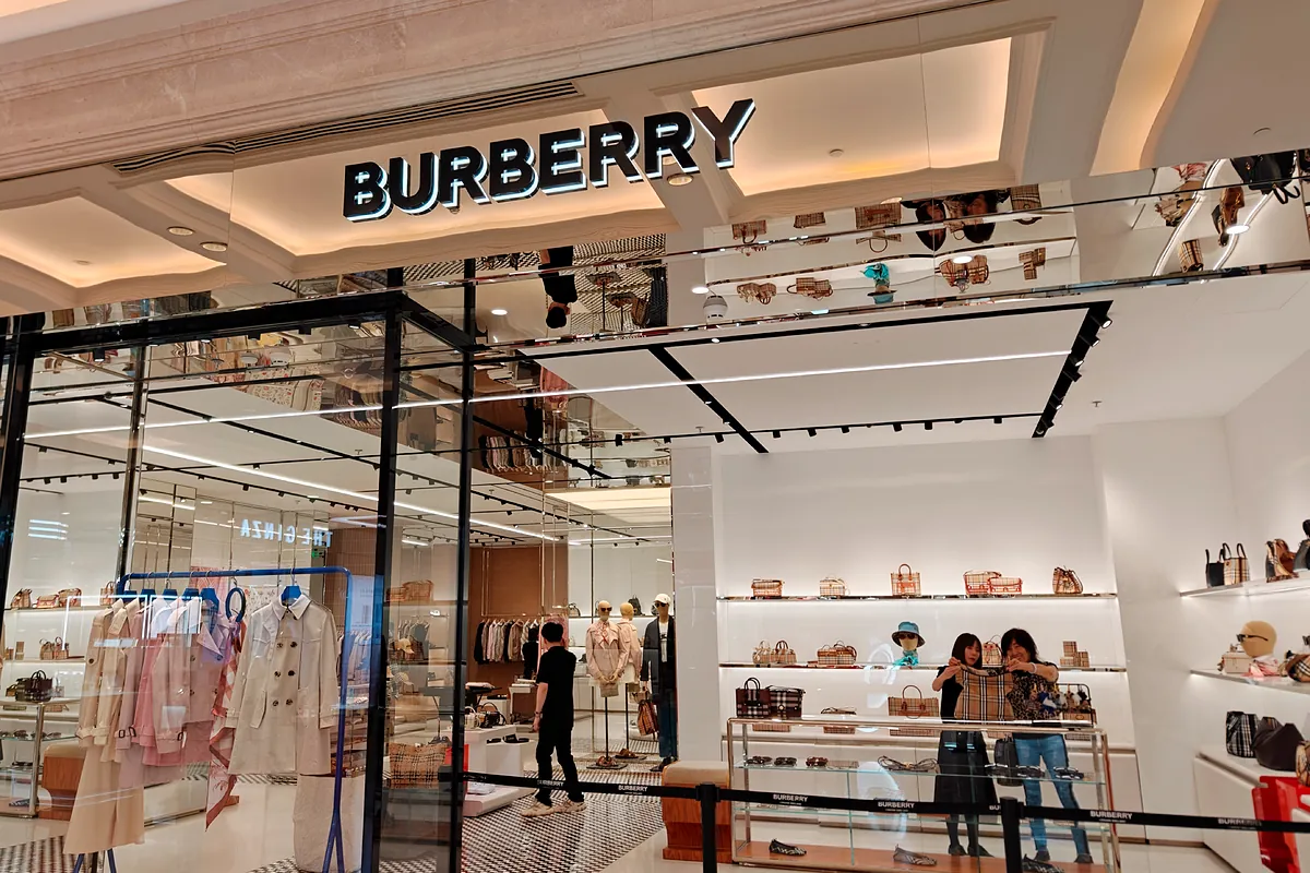 Burberry crece un 5% gracias al impulso de EEUU y China