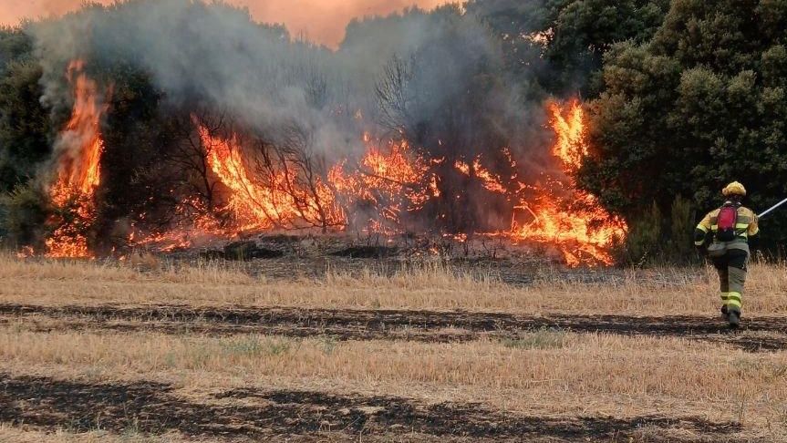 El incendio de Orés avanza hasta las 14.000 hectáreas con "potencial de crecimiento": "Vamos a tener un viento loco"