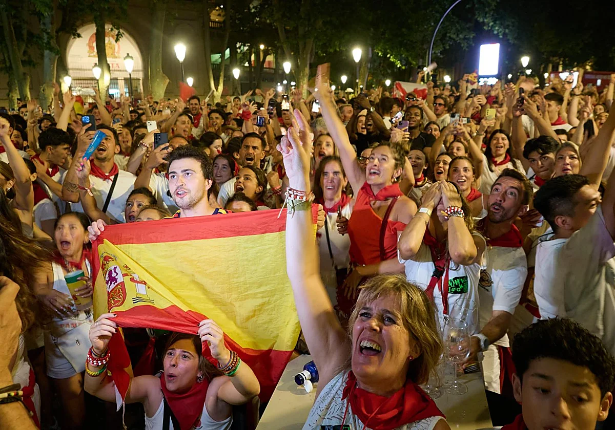 La batalla de las pantallas: la fiebre y los obstáculos por ver en masa la final