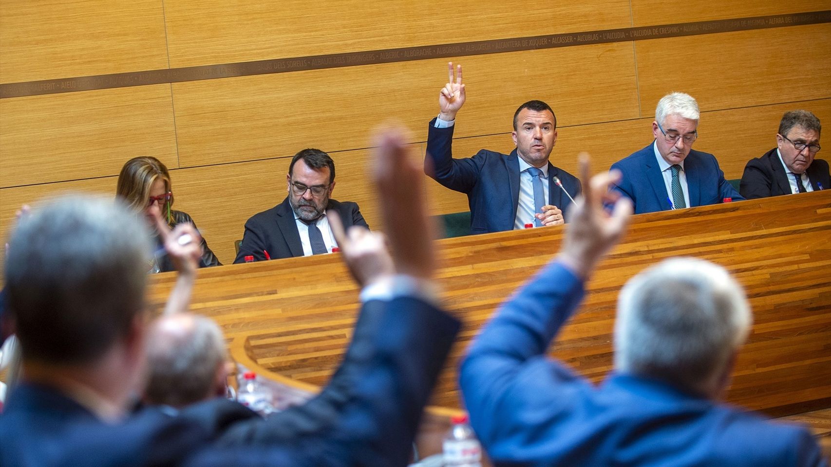 El secretario de la Diputación de Valencia apura el plazo para entregar a Mompó el informe sobre los contratos de agua