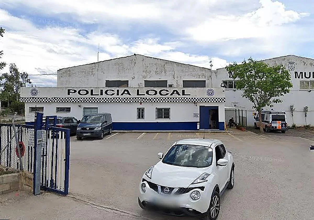 Un preso de permiso intenta matar a su hermano de dos cuchilladas y se atrinchera en su casa de Valencia