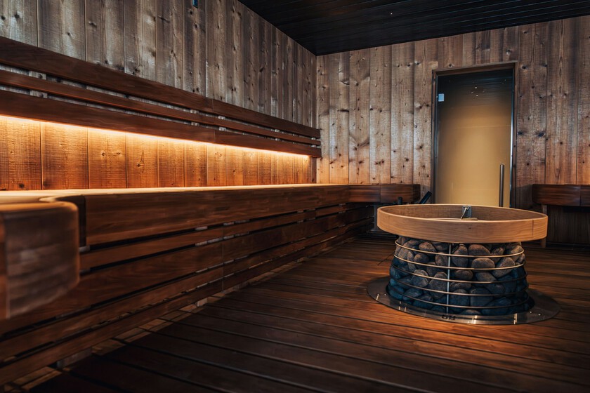 La ciencia ha revelado cómo la sauna "hackea" el cerebro: reduce un 65% el riesgo de padecder Alzheimer en el futuro