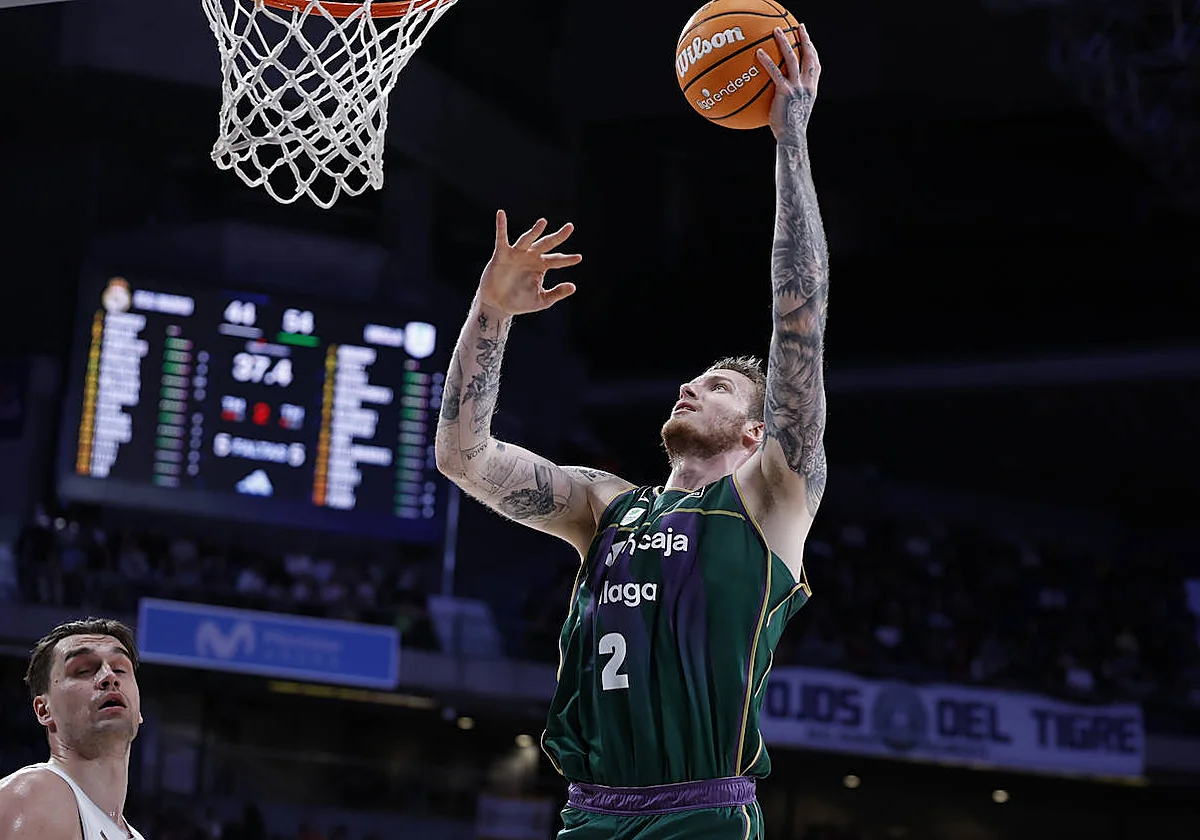 El Unicaja traspasa a Balcerowski al Barcelona y su planificación queda muy tocada