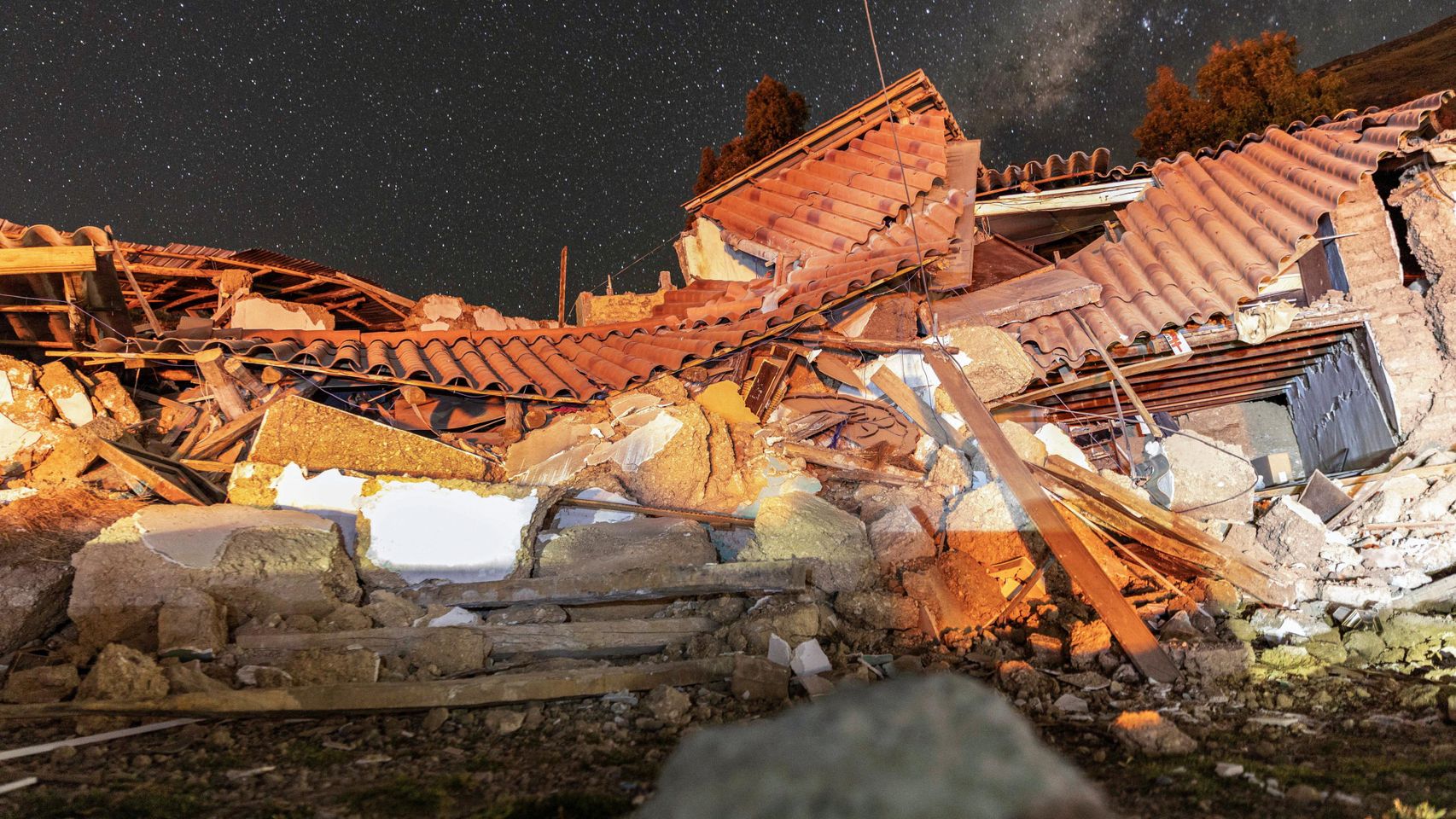 Al menos 6 muertos y más de treinta heridos tras un terremoto en el centro de Perú: hay varios edificios afectados