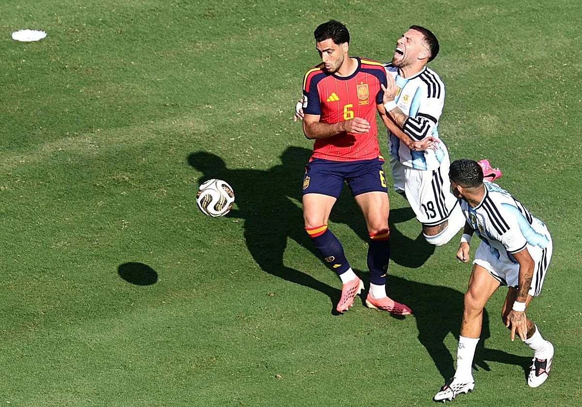 Polémico gol anulado a Nico Williams por una dudosa falta de Mikel Merino a Otamendi