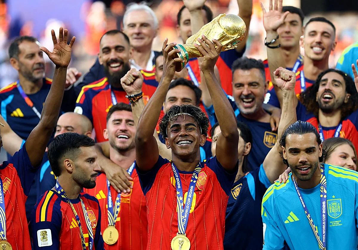 Así serán los actos oficiales, la rúa y la fiesta de La Roja en Madrid este lunes