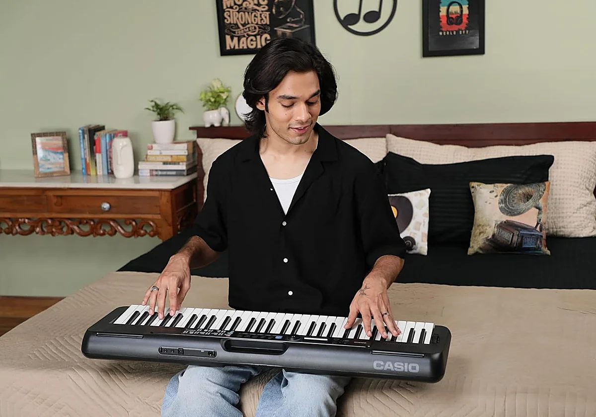 El teclado portátil Casio CT-S300 con puerto USB es perfecto para tocar y ensayar en cualquier lado