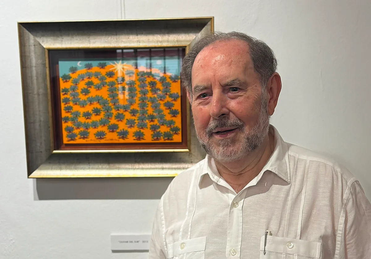 Evaristo Guerra opens exhibition of his Christmas cards for Diario SUR in Torre del Mar