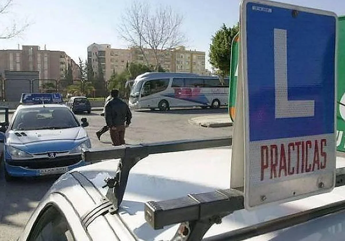 Investigan a una falsa profesora de autoescuela por dar clases sin título en Málaga