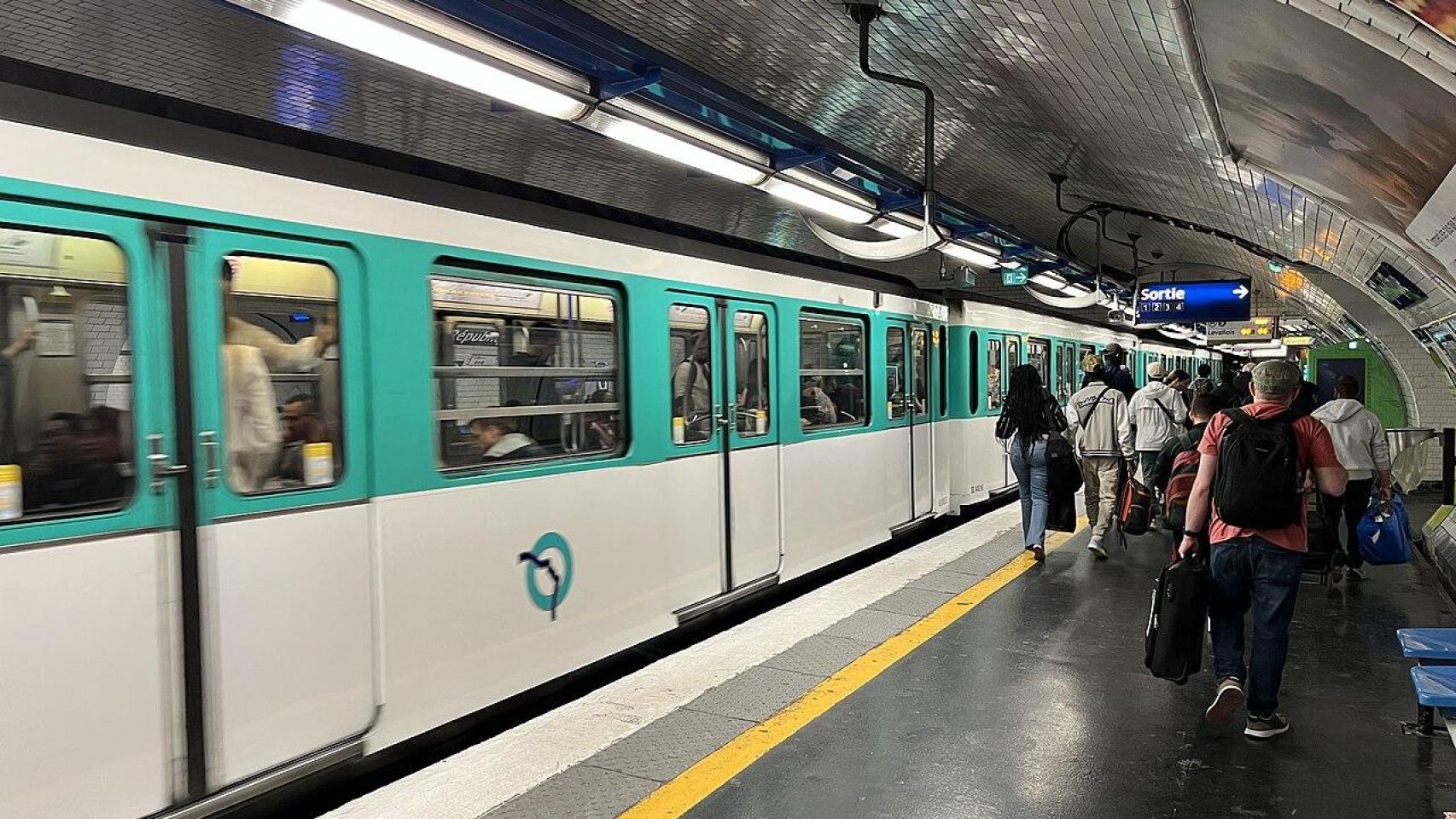 Pánico en el metro de París: un hombre hiere a tres mujeres con un cuchillo en varias estaciones de la línea 3 y se da a la fuga
