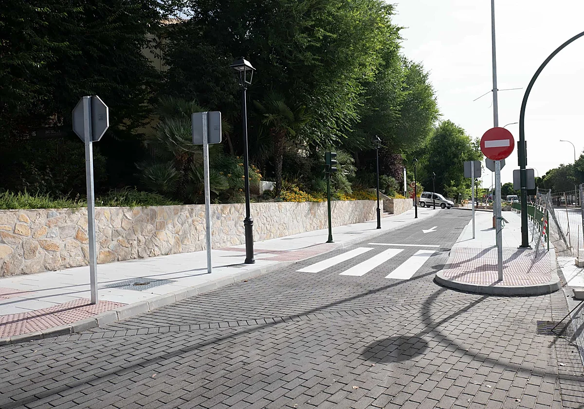 La avenida Pablo Picasso de Archidona reabre al tráfico tras seis meses de obras