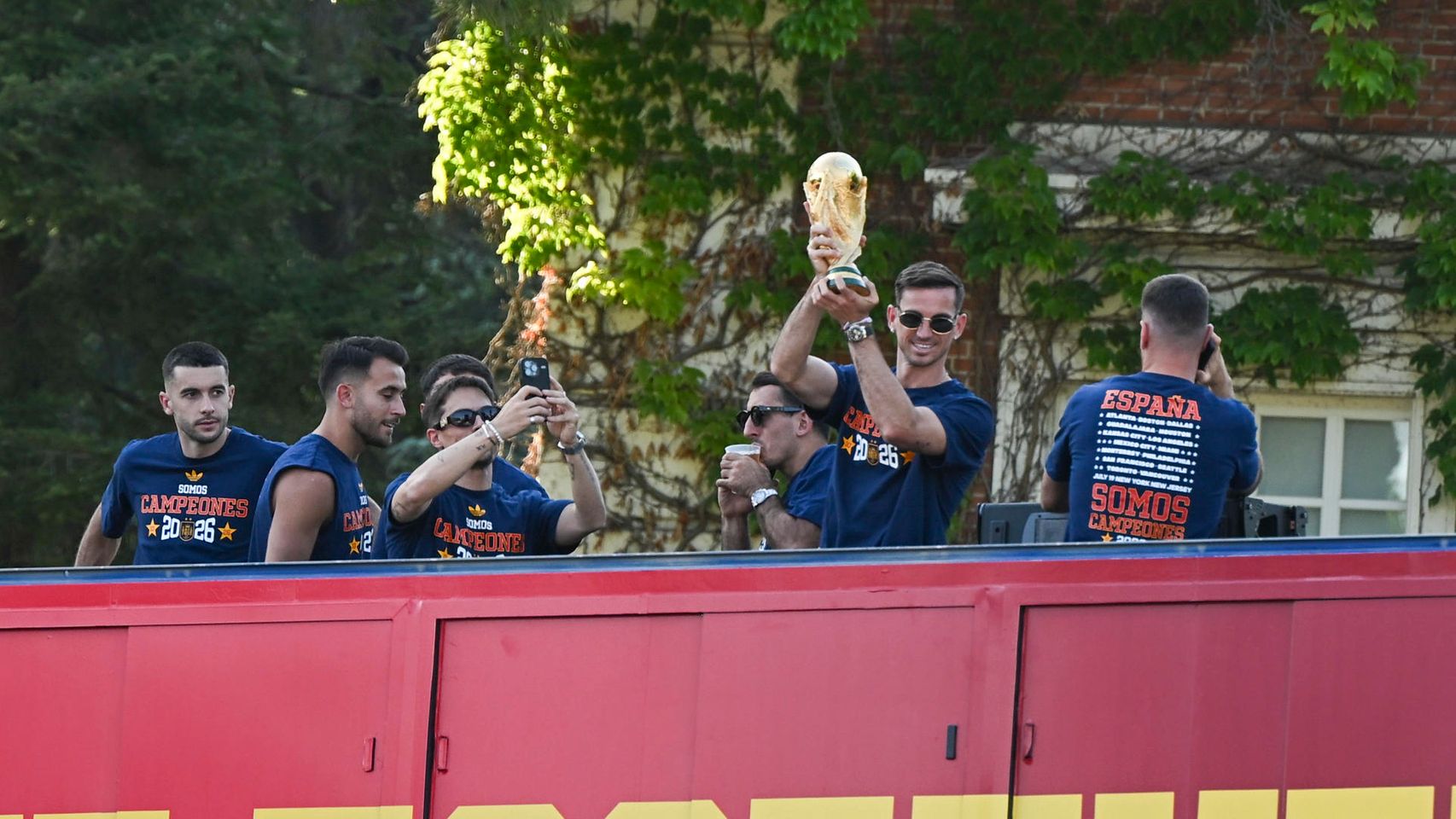 Horario y recorrido de España hoy, celebración del Mundial y última hora en directo | La rúa de los campeones del mundo por las calles de Madrid
