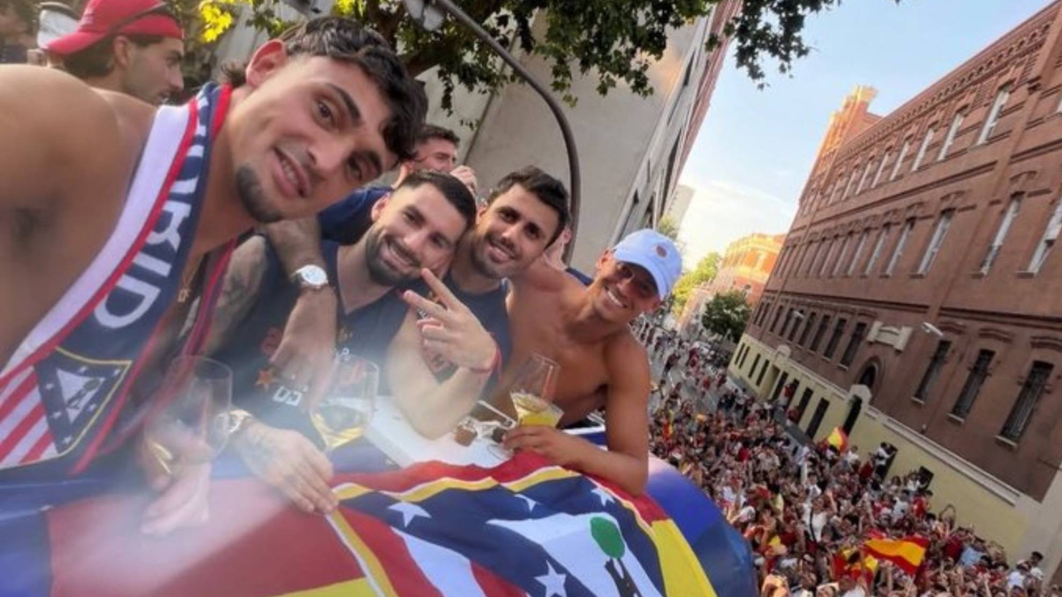 El Atlético presume de Rodri en la celebración de la Selección
