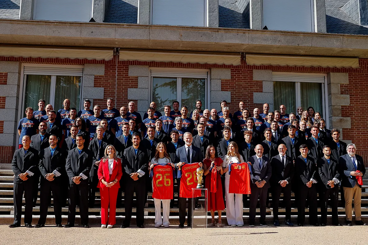 España celebra su segundo Mundial con un baño de masas en Madrid
