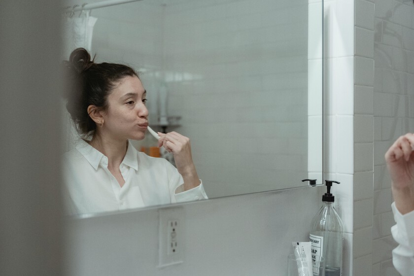 Si siempre te lavas los dientes después de comer, la ciencia tiene algo que decirte: lo estás haciendo mal