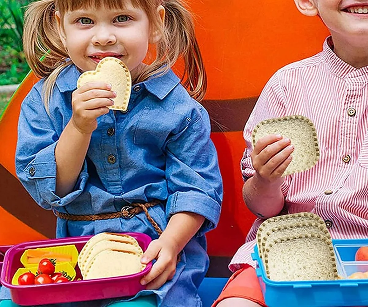 Dale un toque divertido a las meriendas con el cortador y sellador de sándwiches 2 en 1 de BaokiTook