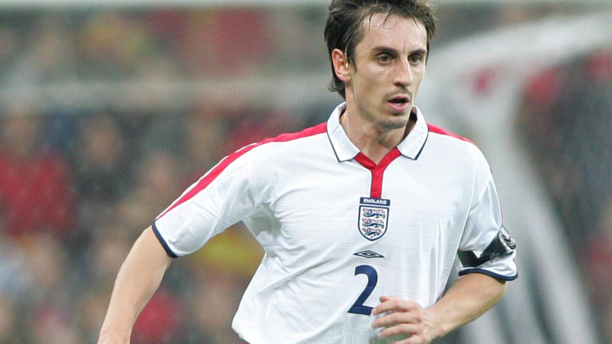 Gary Neville, sin piedad con Argentina: "Si parece una mierda y huele a mierda, es una mierda"