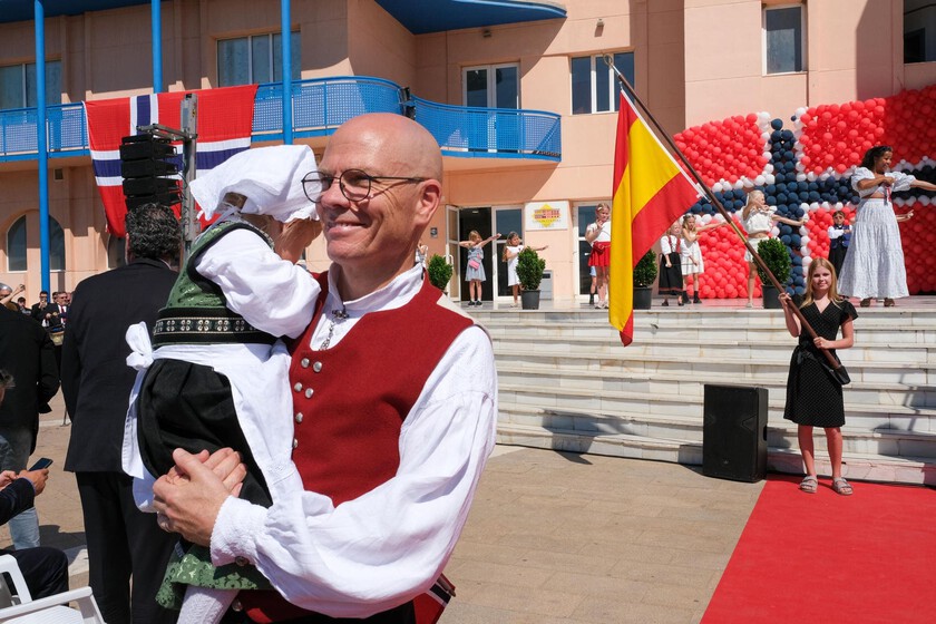 La colonia noruega que ha tomado un pueblo de Alicante y tiene hasta su propia constitución: L'Alfas del Pi