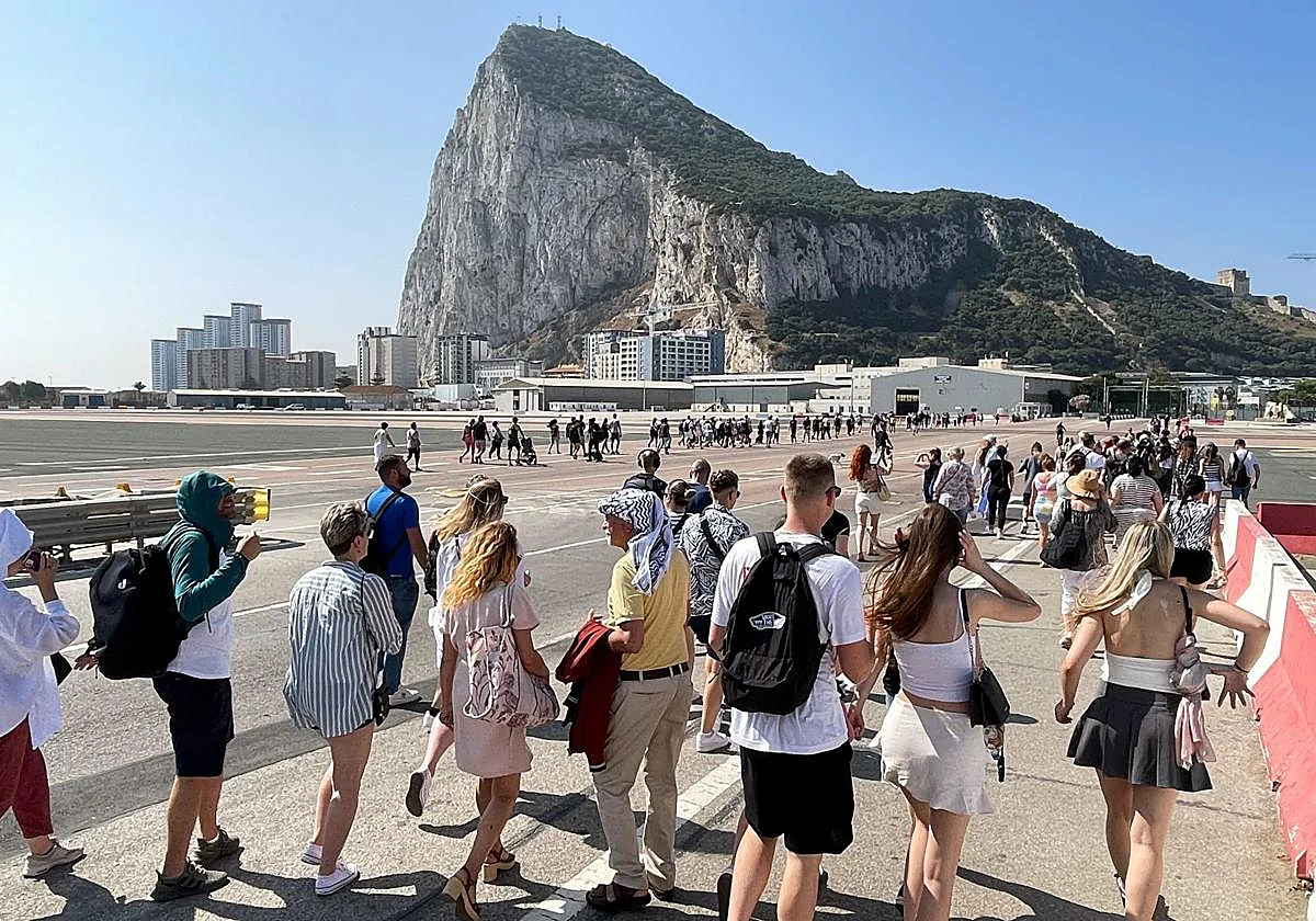 Gibraltar cracks down on Spanish taxis crossing border