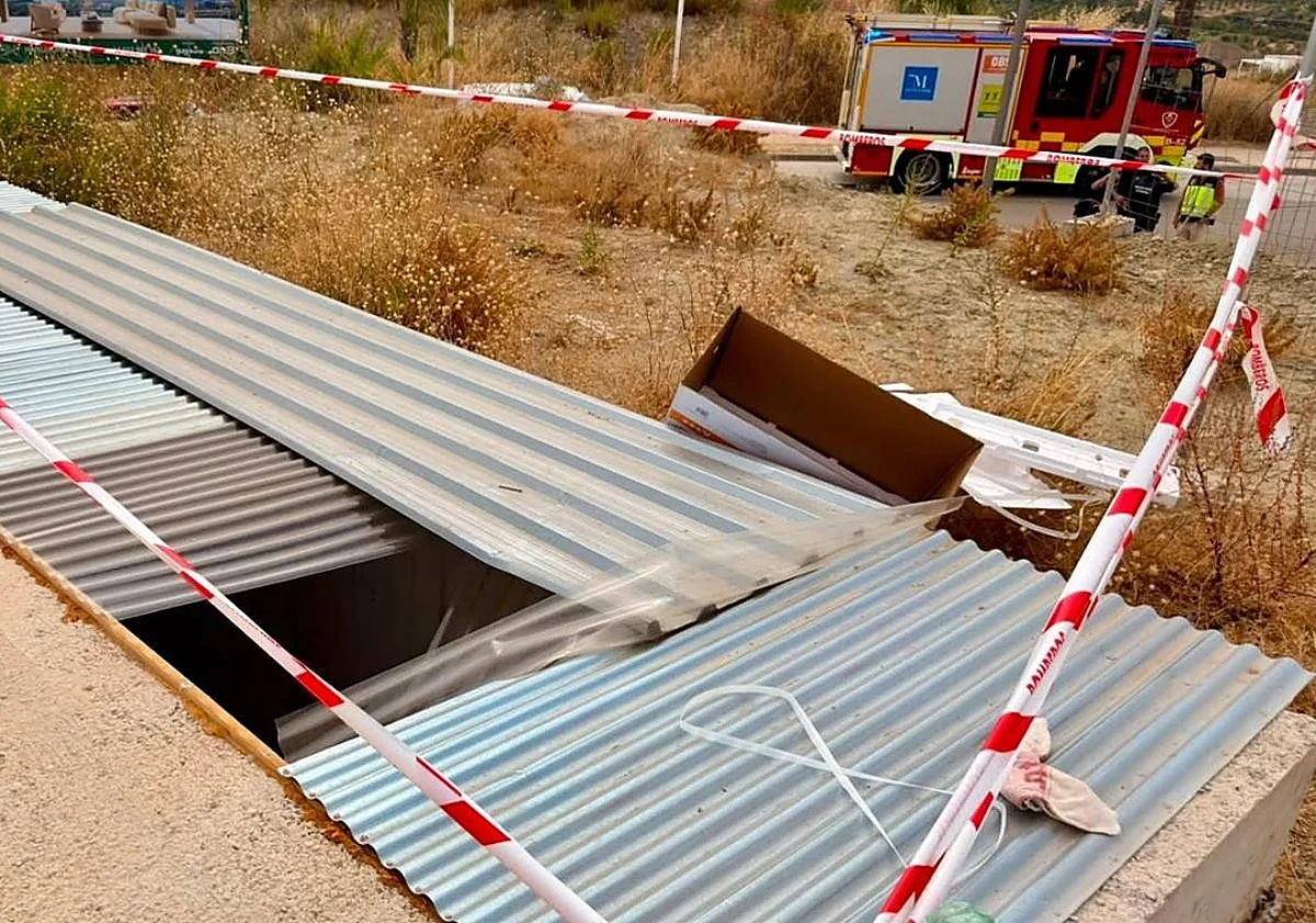 Rescatan a un trabajador tras caer por un desnivel de cuatro metros en una obra en Estepona