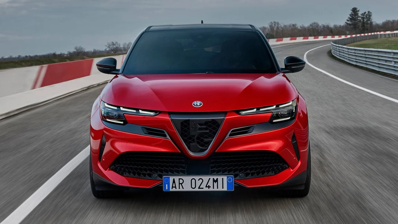 El Lexus LBX de Alfa Romeo aprieta a sus rivales: 3.900 € menos, etiqueta ECO y mejor dinámica