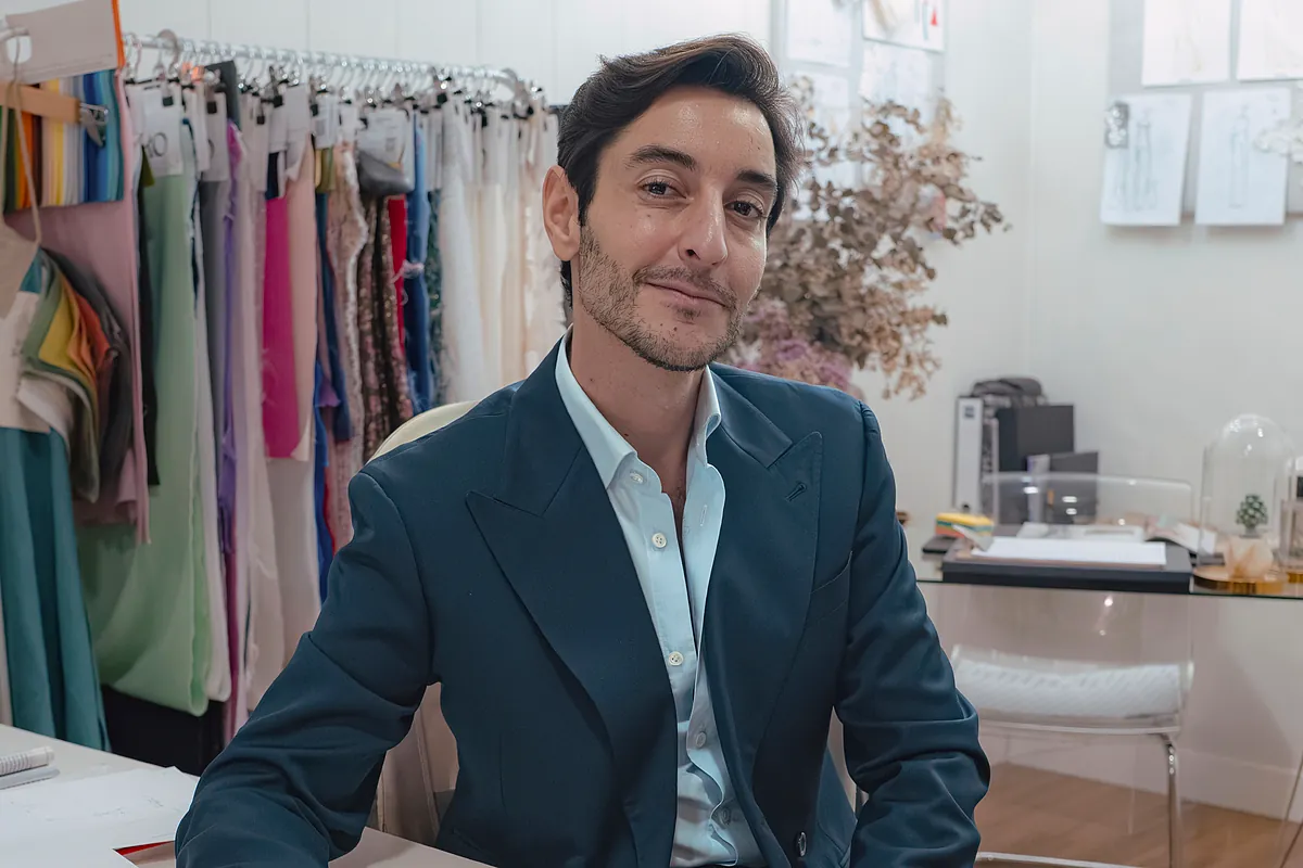 Nicolás Montenegro, diseñador de moda: "Se ha vuelto a la buena costura y a la vida artesanal"