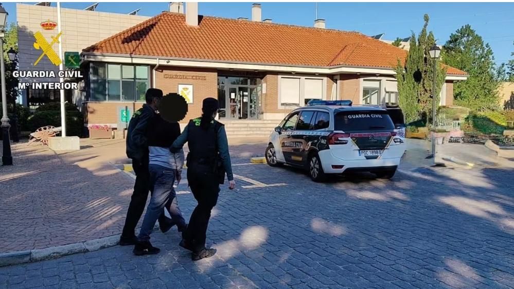 Detienen al monitor acusado de una presunta agresión sexual a dos niñas en un campamento en Arroyomolinos