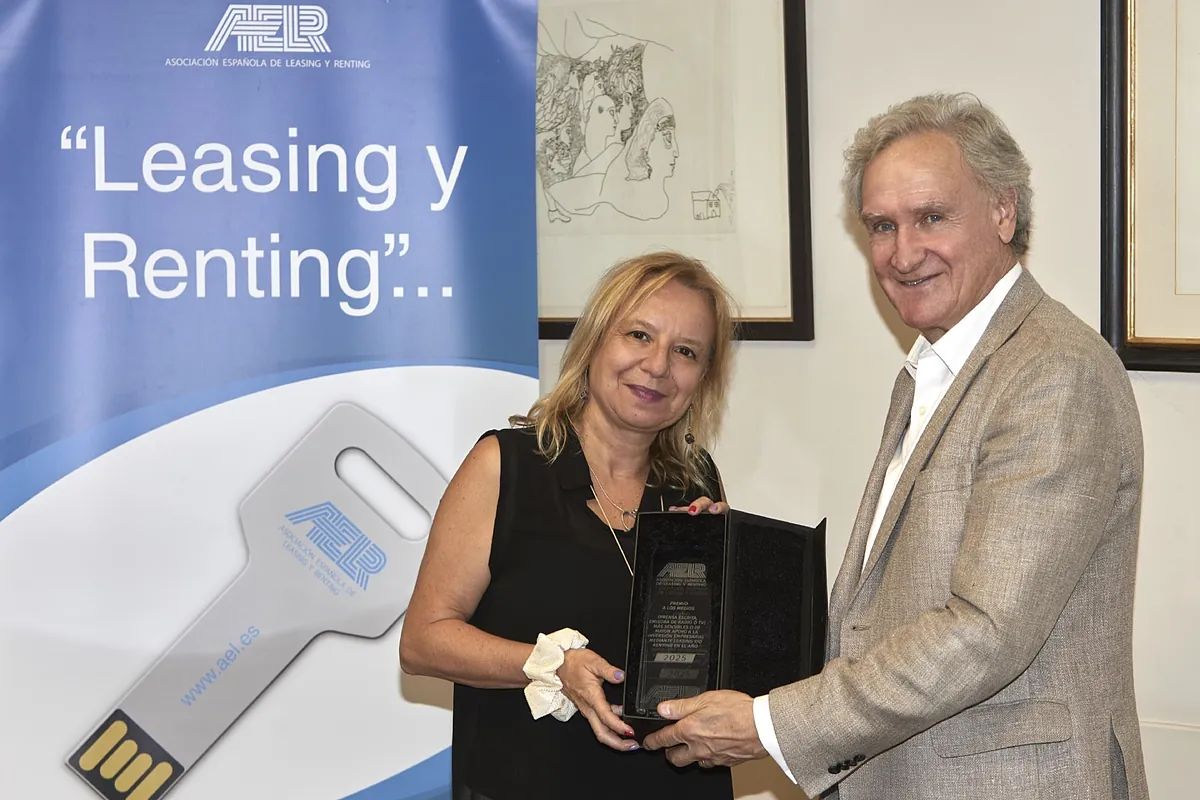 Julia Brines, ganadora del VIII Premio de Periodismo de la Asociación Española de Leasing y Renting