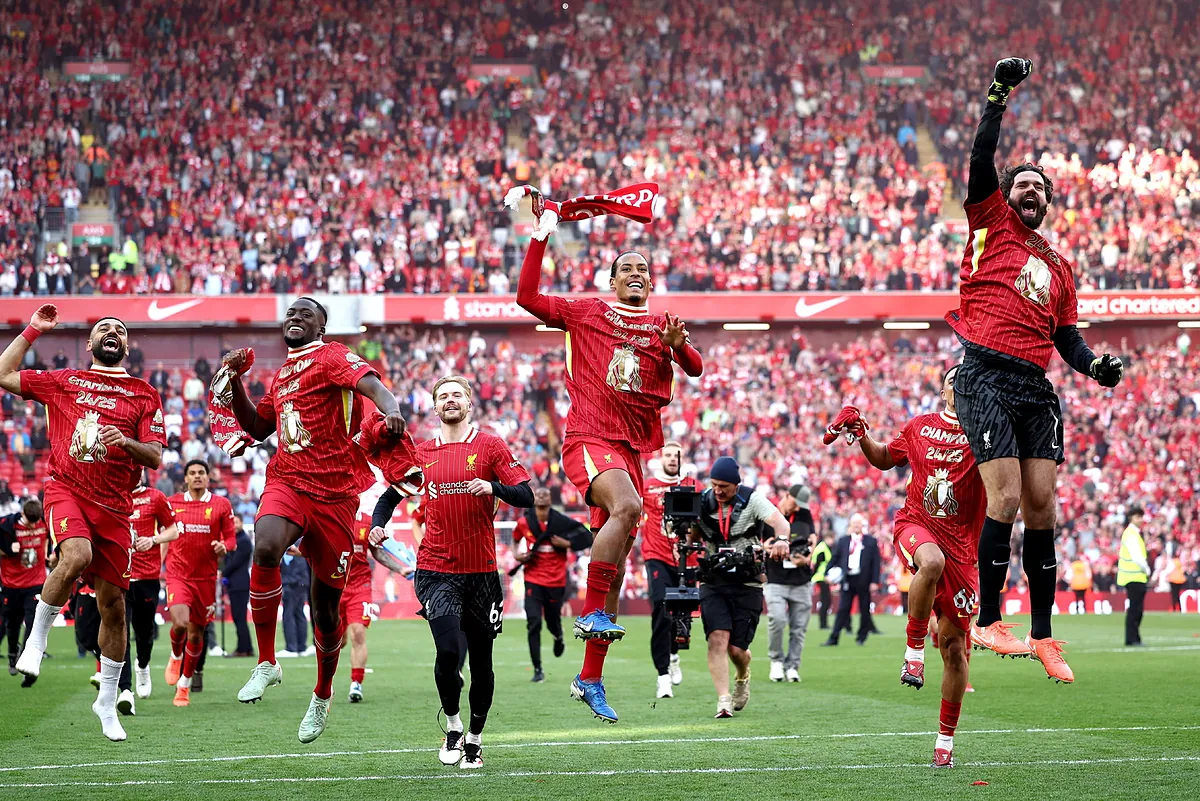 El propietario del Liverpool FC negocia la venta de una participación a un consorcio de la familia Mittal