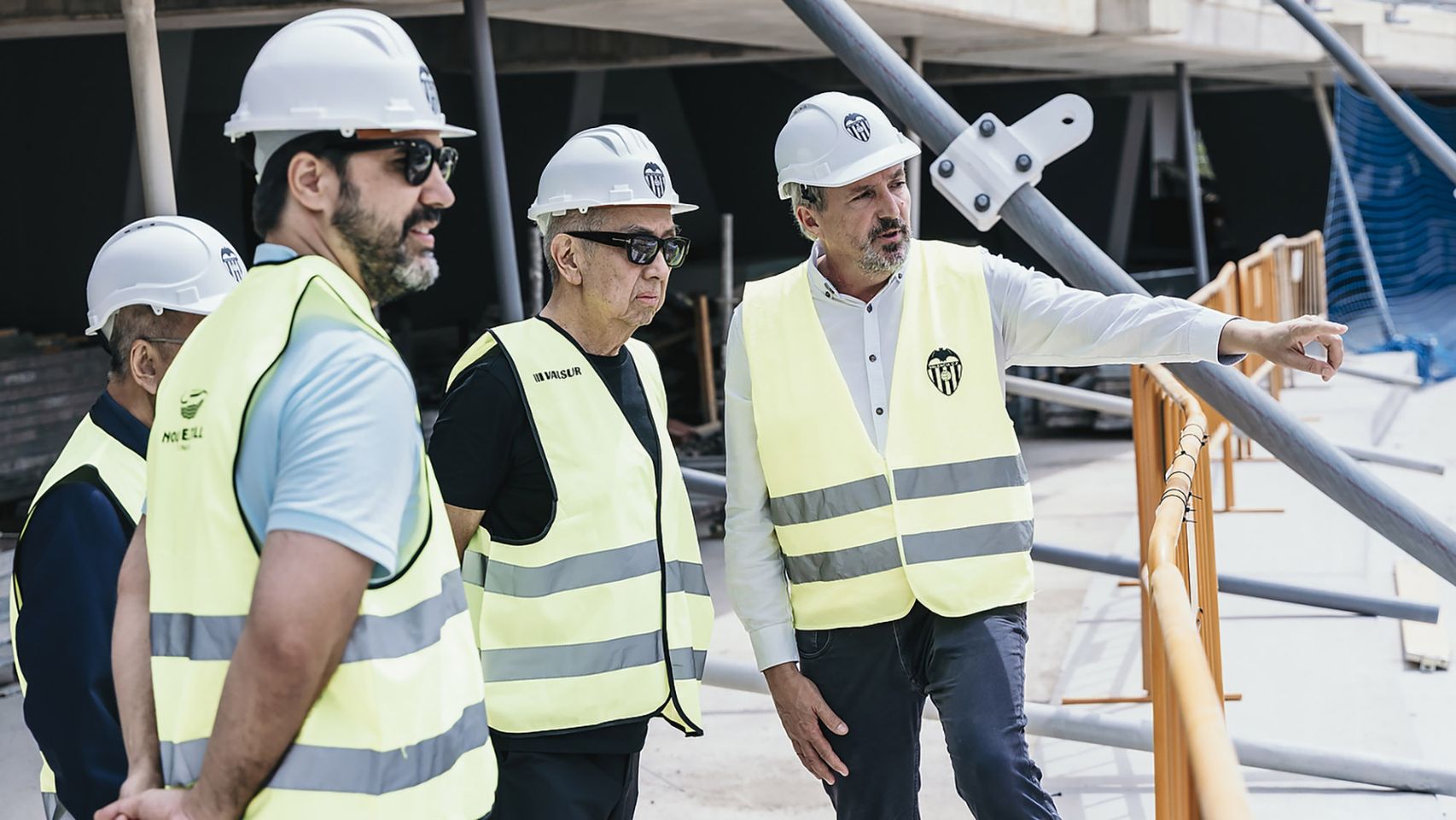 Peter Lim, dueño del Valencia CF acude a la ciudad tras 7 años sin pisarla y visita las obras reactivadas del Nou Mestalla