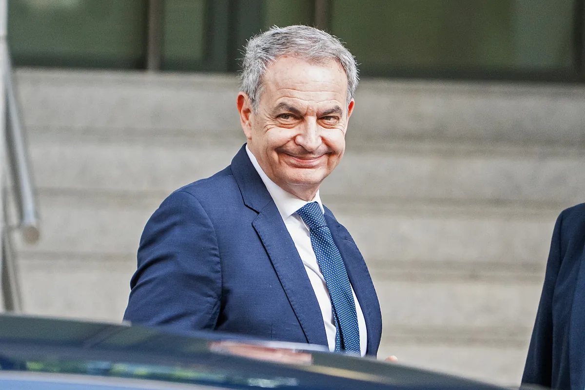 Zapatero, acorralado, arrastra al Gobierno y al propio Sánchez